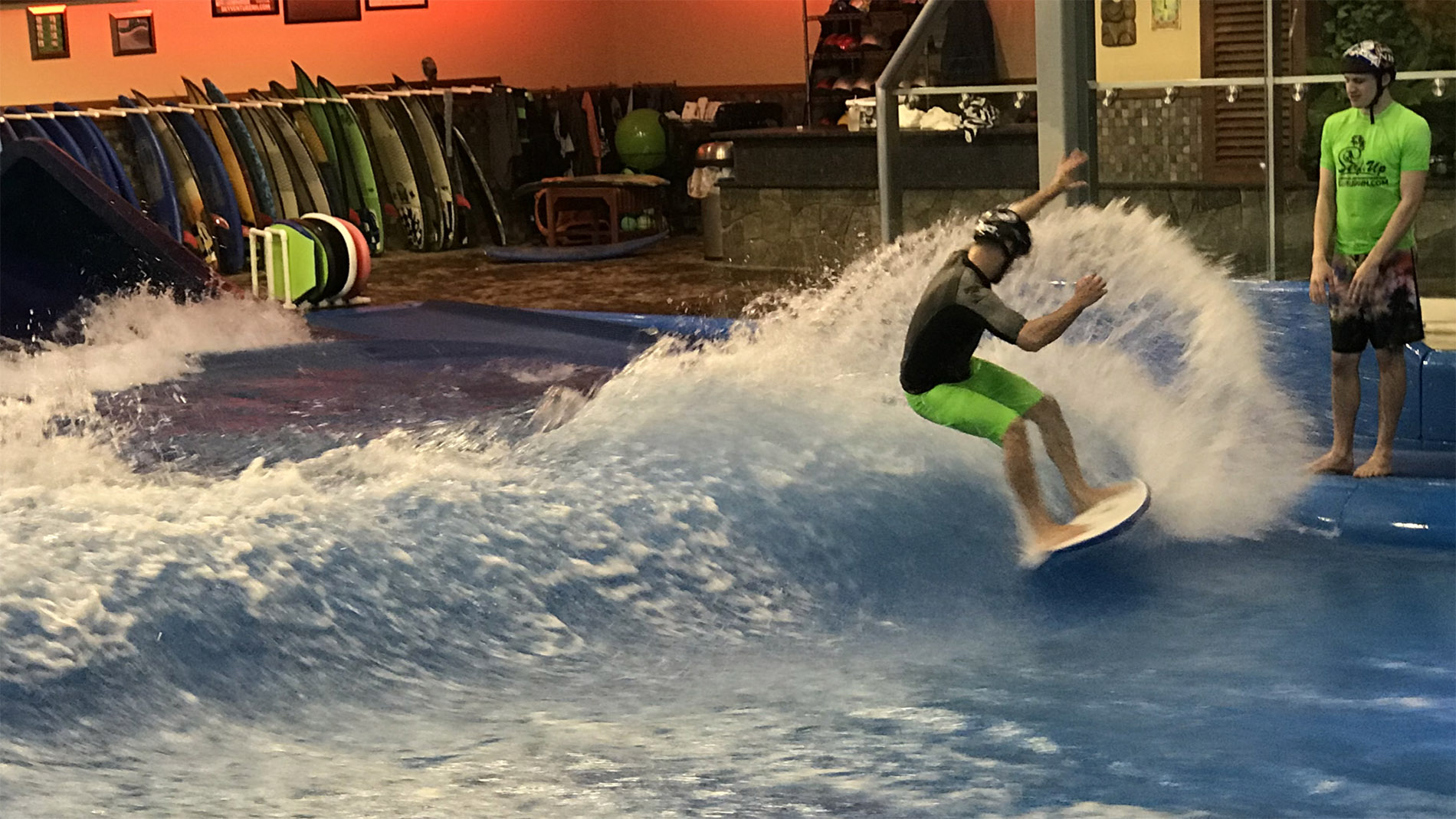 surfboard for wave pool